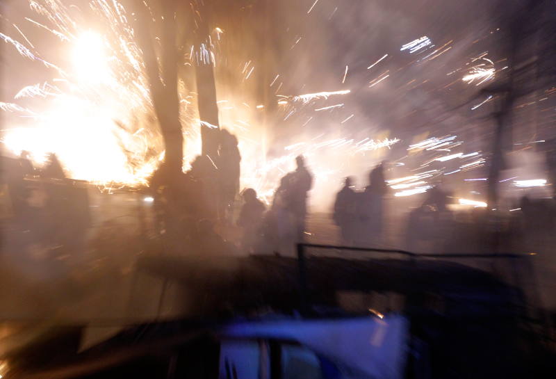 Illustration for article titled Spectacular photos of fireworks weaponry from the Ukraine protests